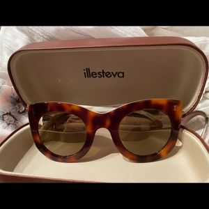 ILLESTEVA SUNGLASESS
